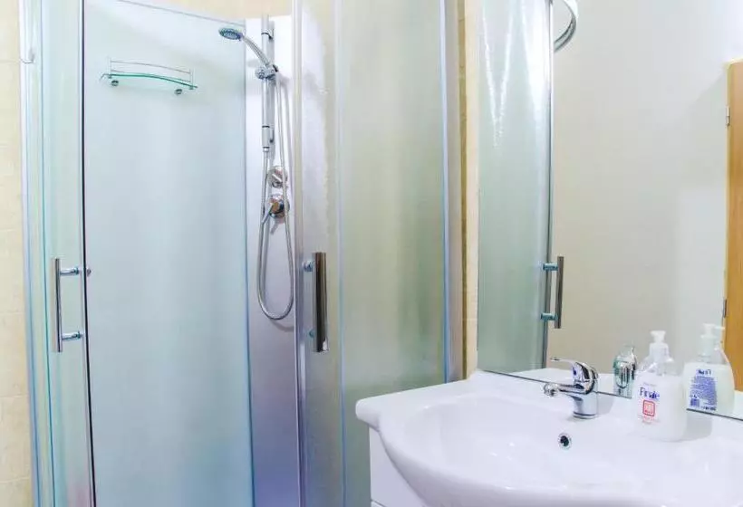 Apartamento 2 Dormitórios, Hostel Dakura