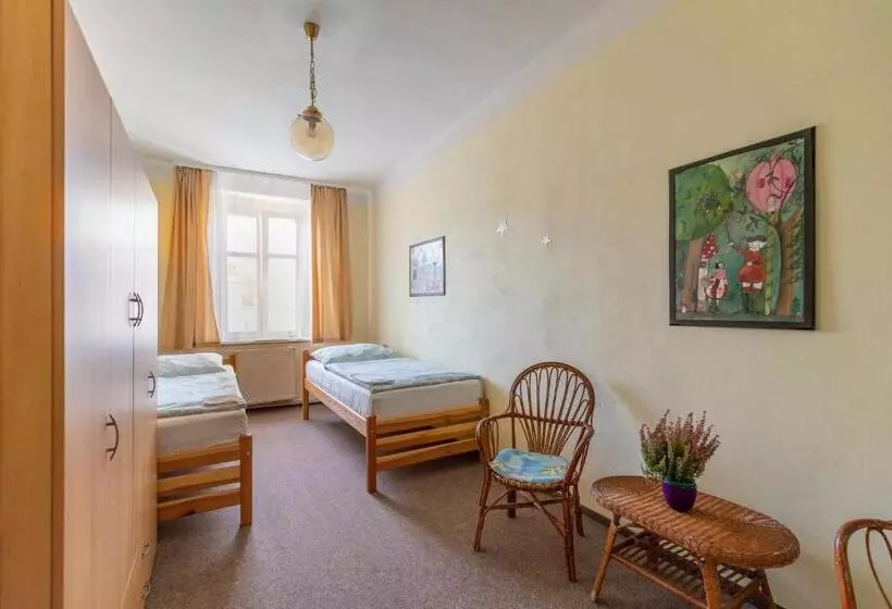 Apartamento 2 Dormitórios, Hostel Dakura