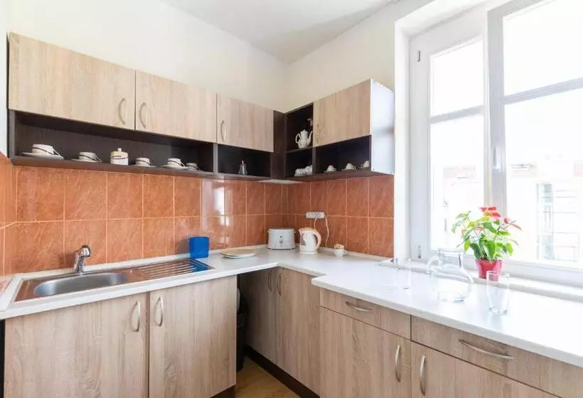 Apartamento 2 Dormitórios, Hostel Dakura