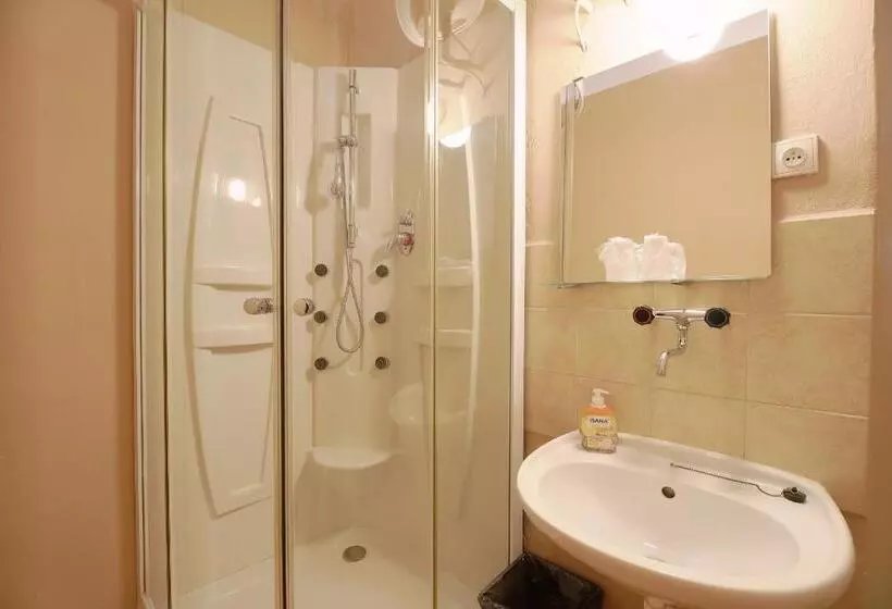 Quarto Estandar, Hostel Dakura