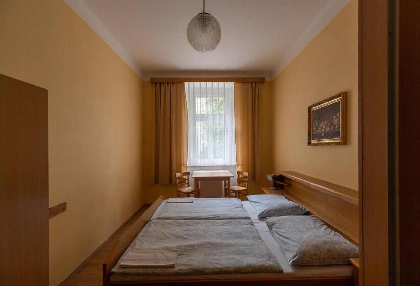 اتاق استاندارد, Hostel Dakura