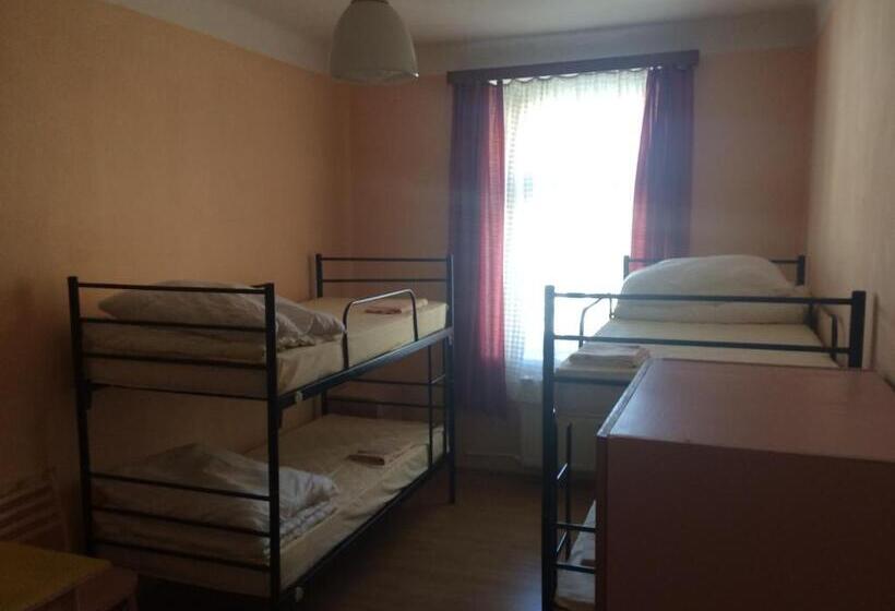 تختخواب در اتاق مشترک, Hostel Dakura