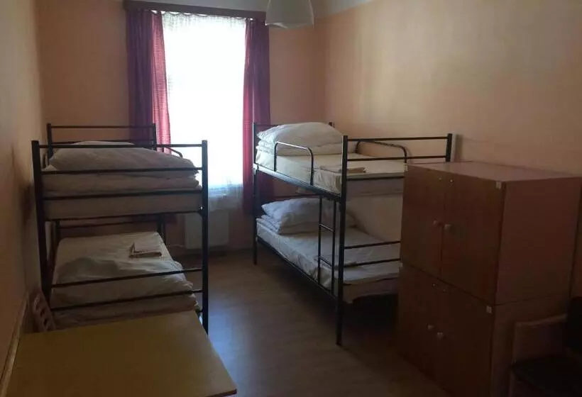 Cama em Quarto Compartilhado, Hostel Dakura