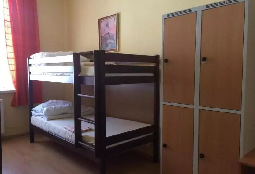 Cama em Quarto Compartilhado, Hostel Dakura