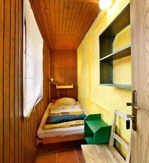 Standard Yhden Hengen Huone, Hostel Merlin