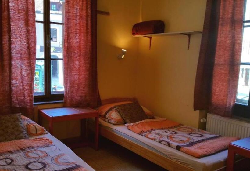 חדר סטנדרט לשלושה, Hostel Merlin