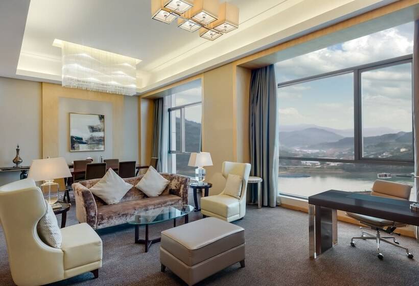 جناح مطل على البحر, Crowne Plaza Yichang, An Ihg