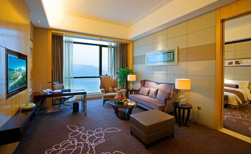 带河湖景观的套房, Crowne Plaza Yichang, An Ihg
