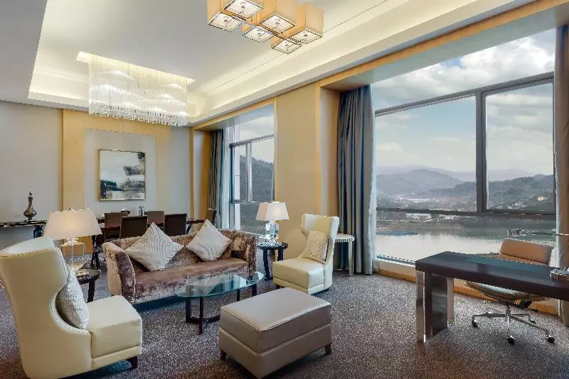 リバービュースイート, Crowne Plaza Yichang, An Ihg