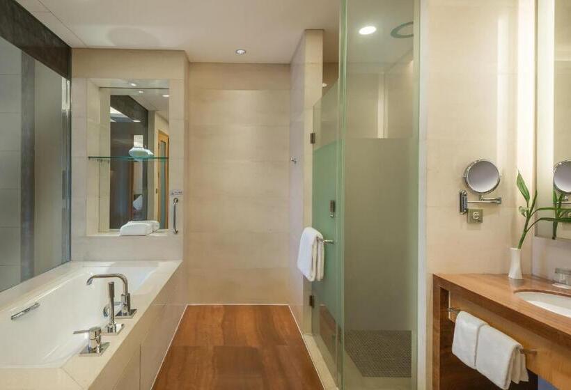 جناح مطل على البحر, Crowne Plaza Yichang, An Ihg