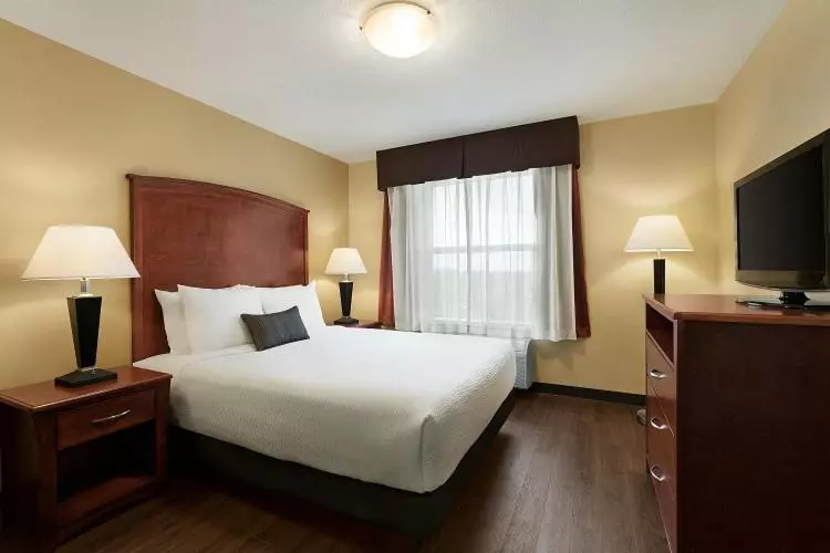 身障者適用スイートルーム, Days Inn & Suites By Wyndham Sherwood Park Edmonton