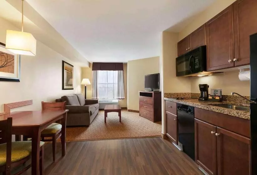 キングサイズベッドのスイートルーム, Days Inn & Suites By Wyndham Sherwood Park Edmonton