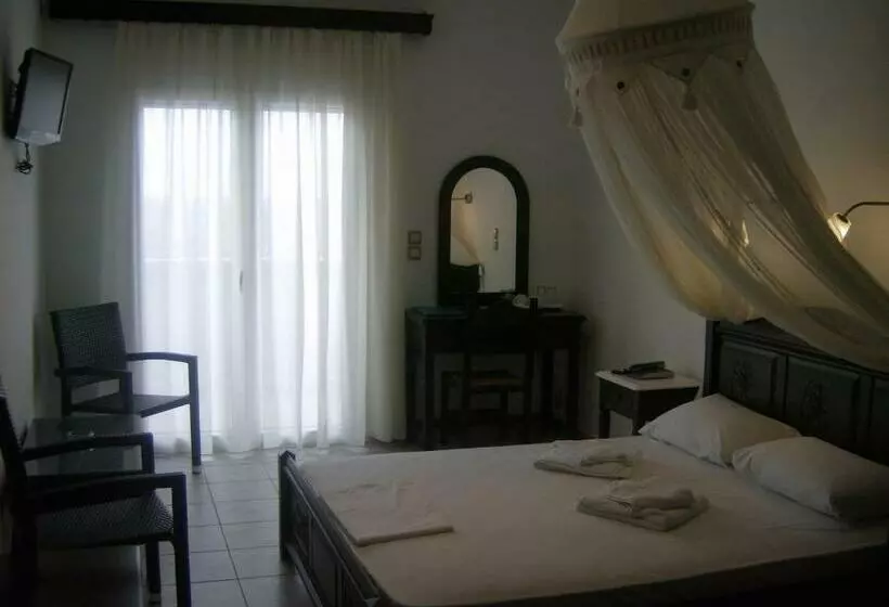 اتاق استاندارد سه نفره, Evgatis