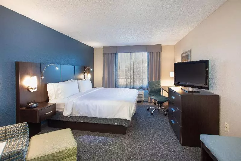 キングサイズベッドのスタンダードルーム, Holiday Inn Hotel & Suites Tallahassee Conference Center North, An Ihg