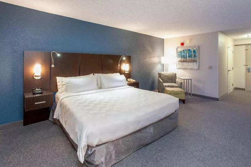 身障者適用キングサイズベッドルーム, Holiday Inn Hotel & Suites Tallahassee Conference Center North, An Ihg