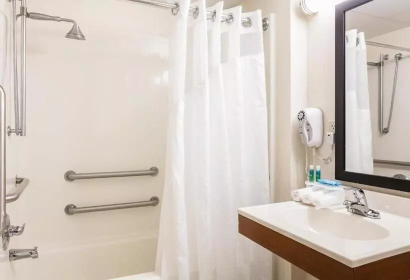 身障者適用キングサイズベッドルーム, Holiday Inn Express Hotel & Suites Coralville, An Ihg