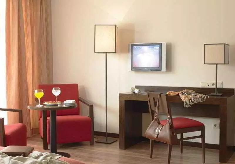 キングサイズベッドのスタンダードルーム, Holiday Inn Express Hotel & Suites Grand Blanc, An Ihg