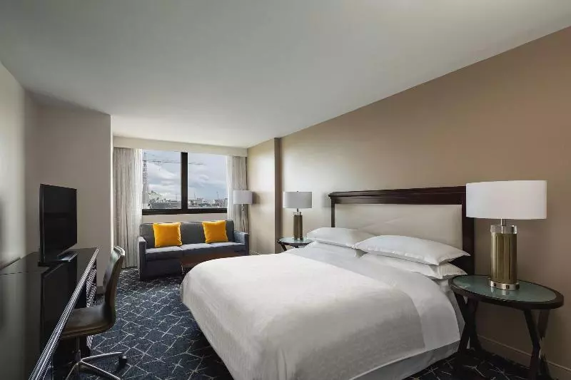 キングサイズベッドのスイートルーム, Holiday Inn Express Hotel & Suites Grand Blanc, An Ihg
