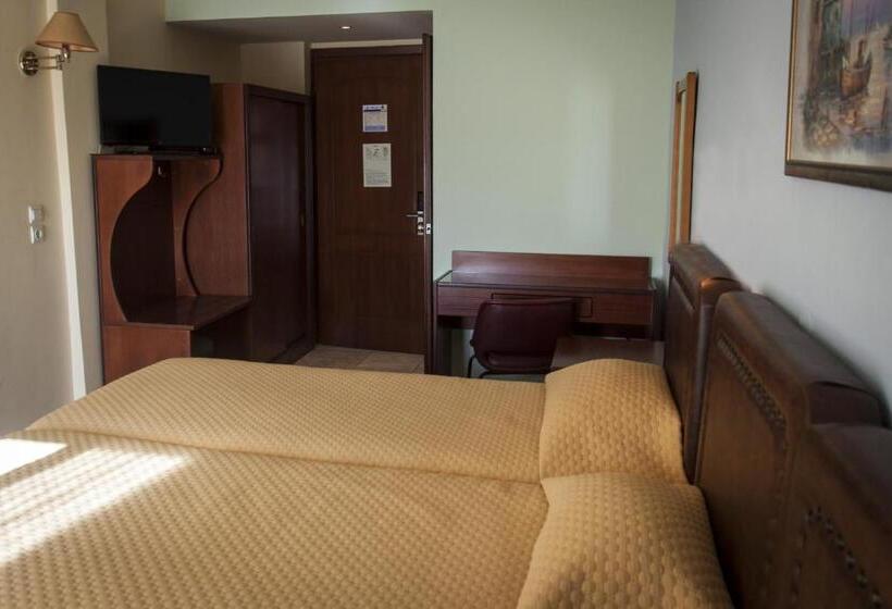 スタンダードトリプルルーム, Marianna