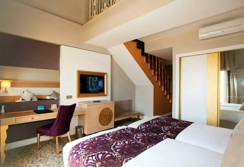 Family Room, Villa Side Residence