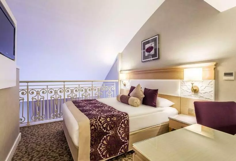 Family Room, Villa Side Residence