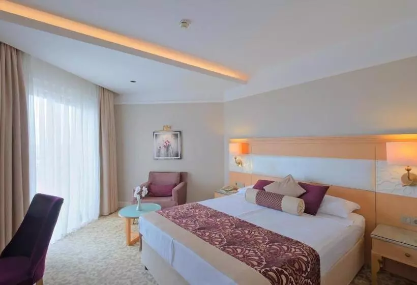 Family Room, Villa Side Residence