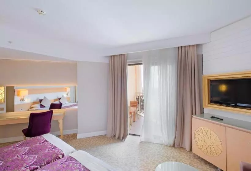 Family Room, Villa Side Residence