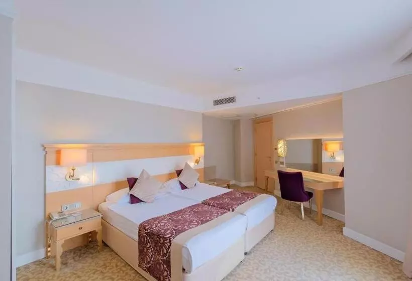 Family Room, Villa Side Residence