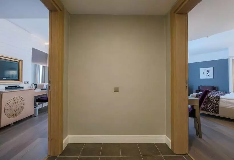 Family Room, Villa Side Residence
