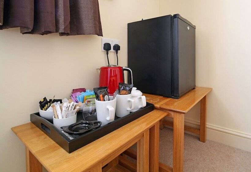 غرفة قياسية رباعية, The Masons Arms