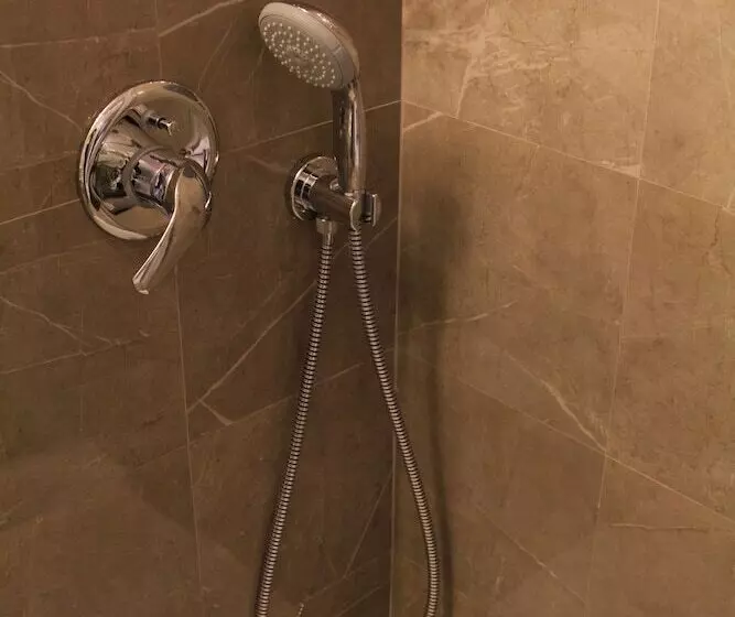 Chambre Standard, Achilles