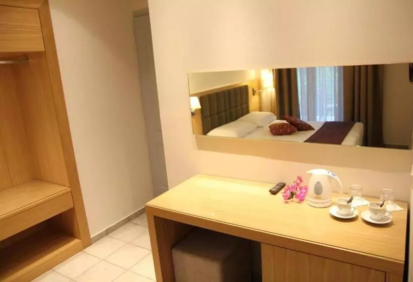 Chambre Economy, Achilles