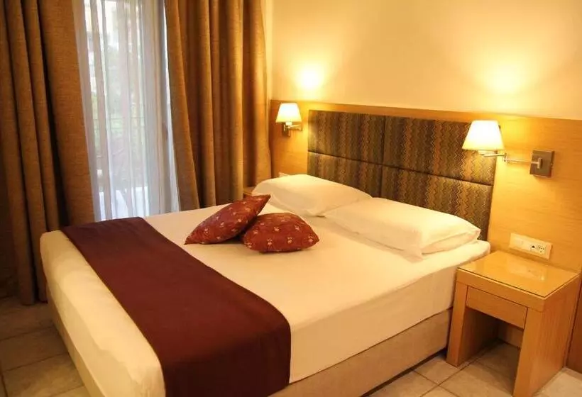 Chambre Economy, Achilles