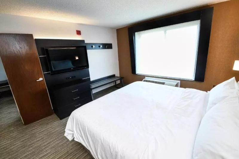 スイート, Holiday Inn Express Hotel & Suites Grand Forks, An Ihg