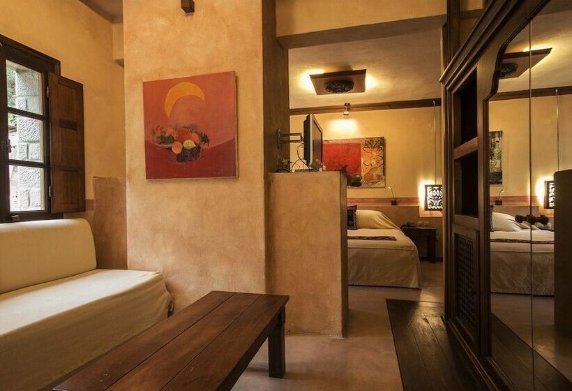 جناح, Katogi Averoff Hotel & Winery