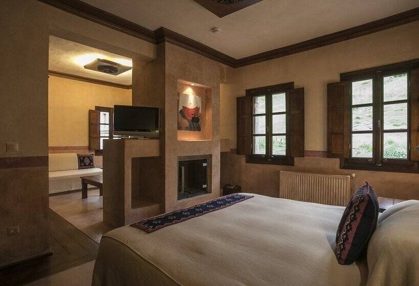 جناح, Katogi Averoff Hotel & Winery