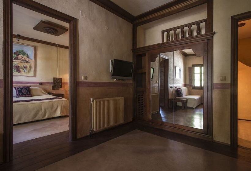 جناح, Katogi Averoff Hotel & Winery