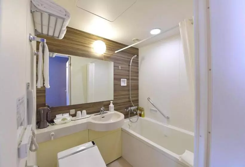 Economy Triple Room, Port Plaza Chiba