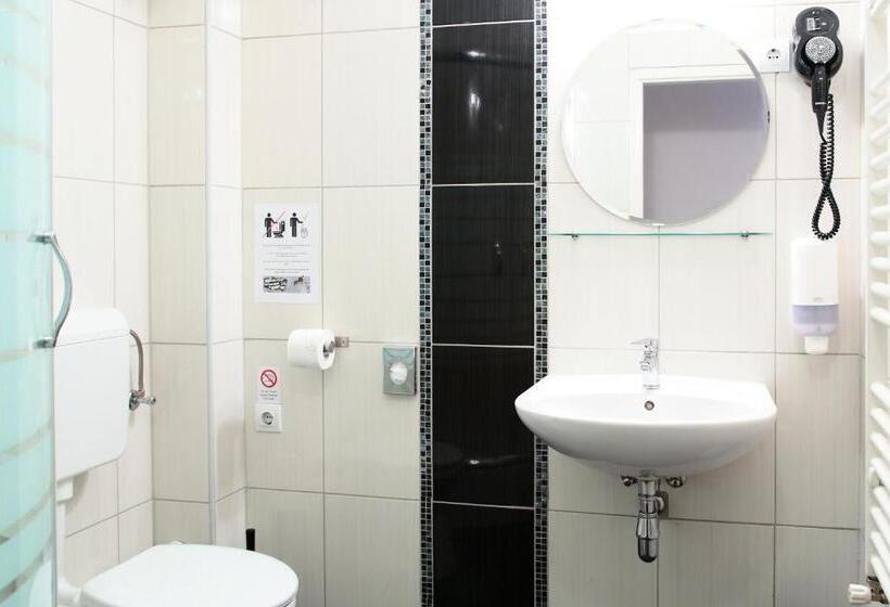 スタンダードルーム, Maverick Ensuites