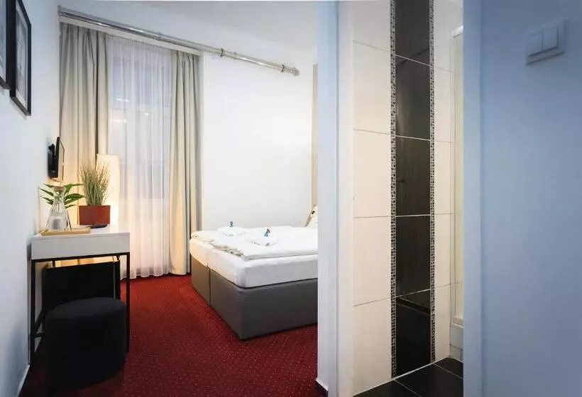 エコノミールーム, Maverick Ensuites