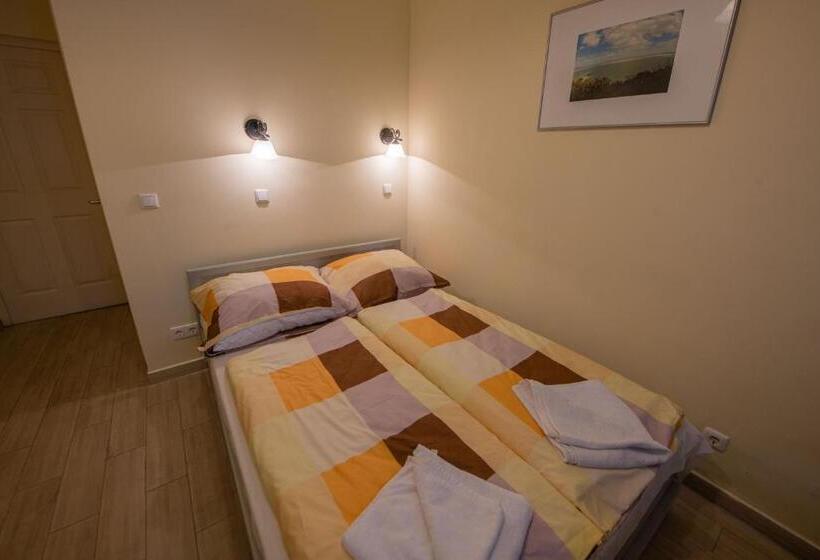 Pokój Standard, Pater Apartments And Rooms