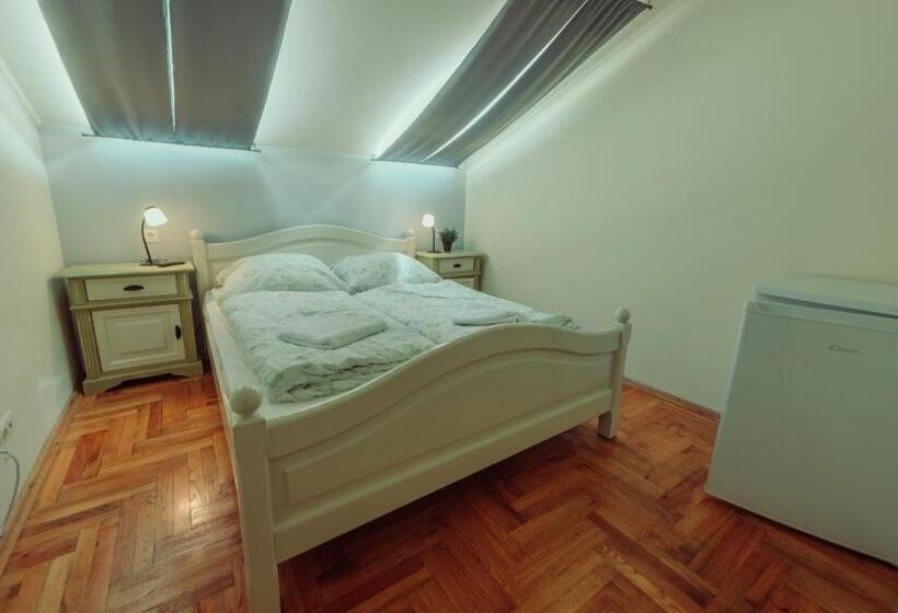 Pokój Standard, Pater Apartments And Rooms