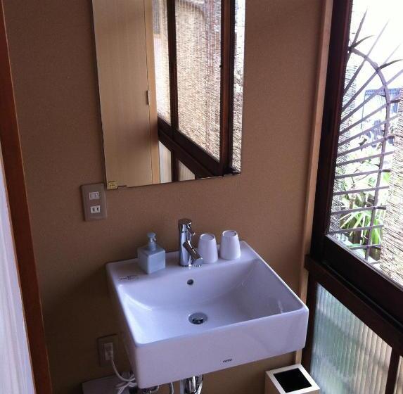 اتاق استاندارد, Izuyasu Traditional Kyoto Inn Serving Kyoto Cuisine