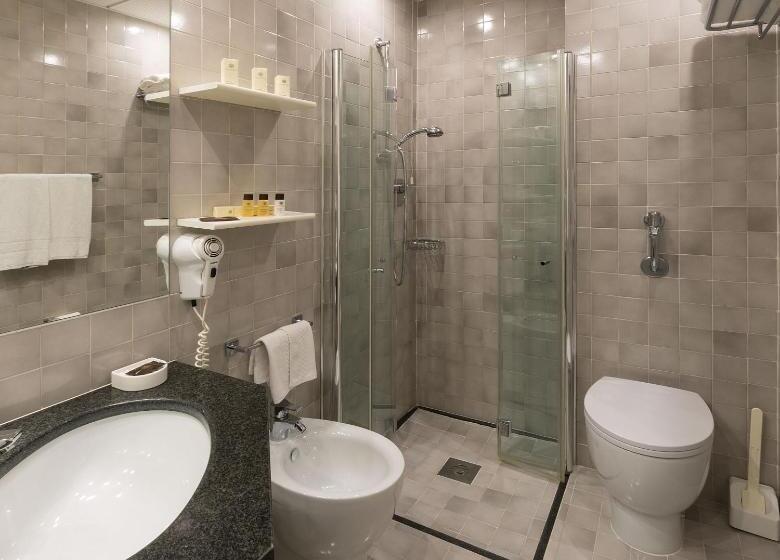 스탠다드 룸, Bauer & Sporting