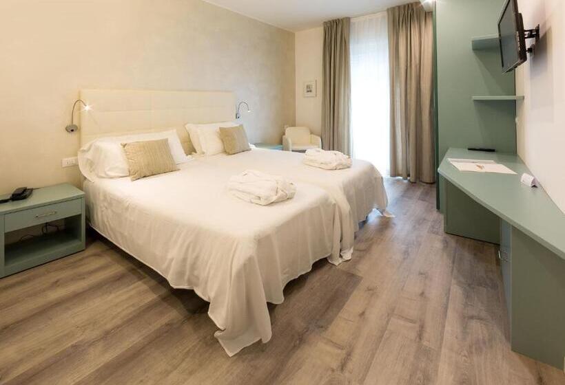 스탠다드 룸, Bauer & Sporting