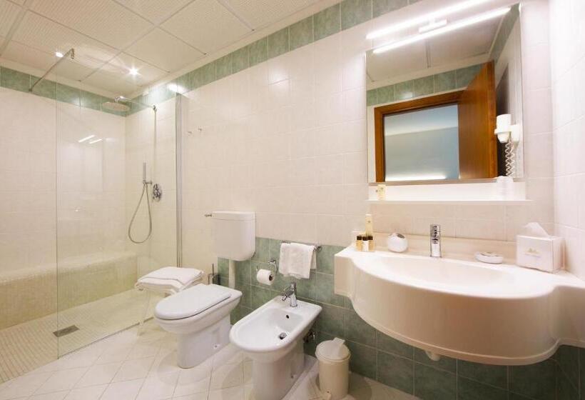 패밀리 스위트, Bauer & Sporting