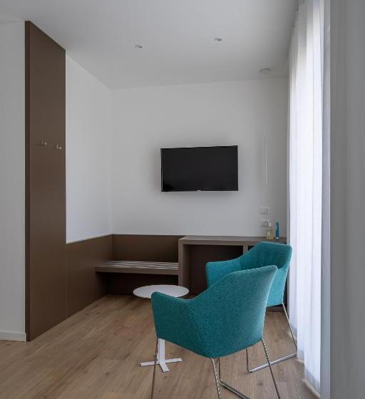 주니어 스위트, Bauer & Sporting