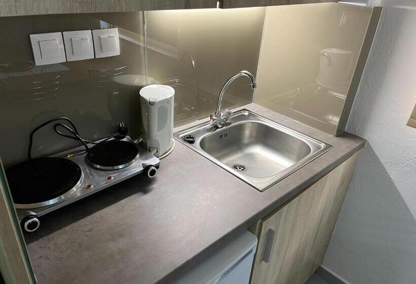 Апартаменты 1 Спальня, Acropolis Apartments