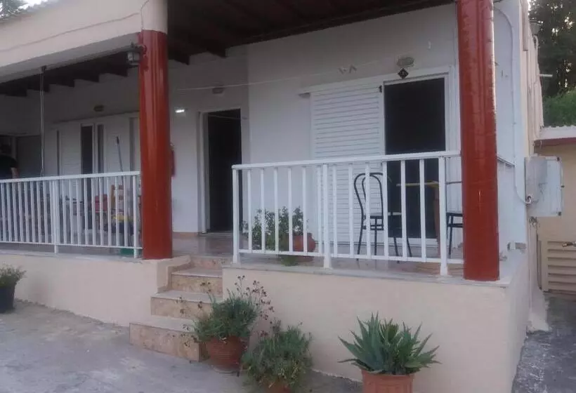 ２ベッドルームアパートメント, Denise Apartments