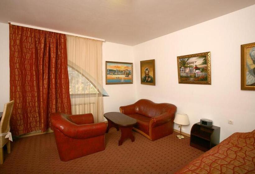 شقة غرفة واحدة, Family Art Hotel Gallery